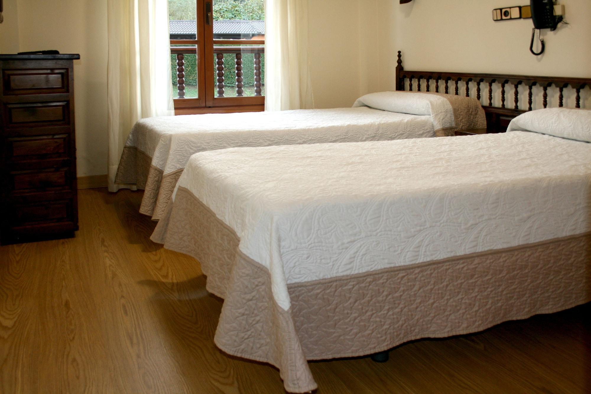 Hotel Virgen De Covadonga Cangas de Onis Exterior photo